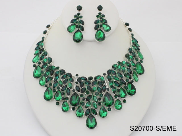 Necklace: S20700EM